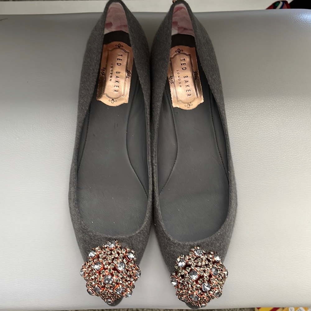Brand New Ted Baker Gray Wool Jeweled Brooch Flats Size 39 (8)
